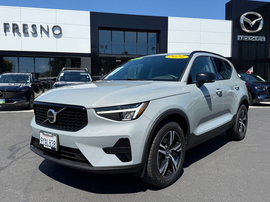 2024 Volvo XC40 B5 Core