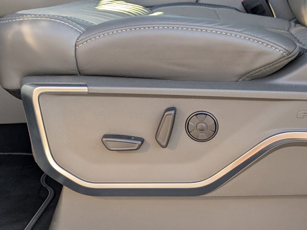 2025 Ford F-450 Super Duty Platinum