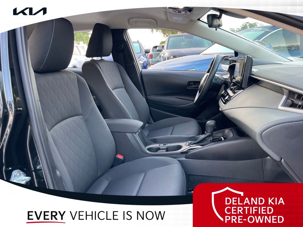 2025 Toyota Corolla LE - Photo 28