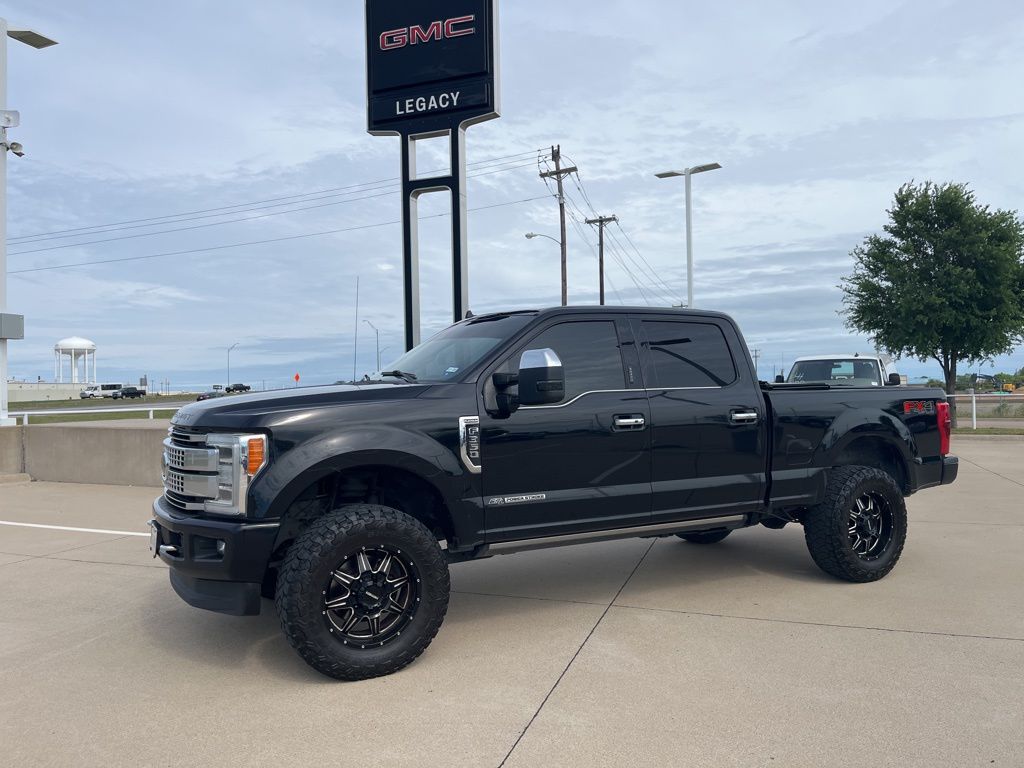 Agate Black Metallic 2019 Ford F-350 Super Duty Platinum Crew Cab 4WD Pickup Truck Four-Wheel Drive 6-Speed Automatic