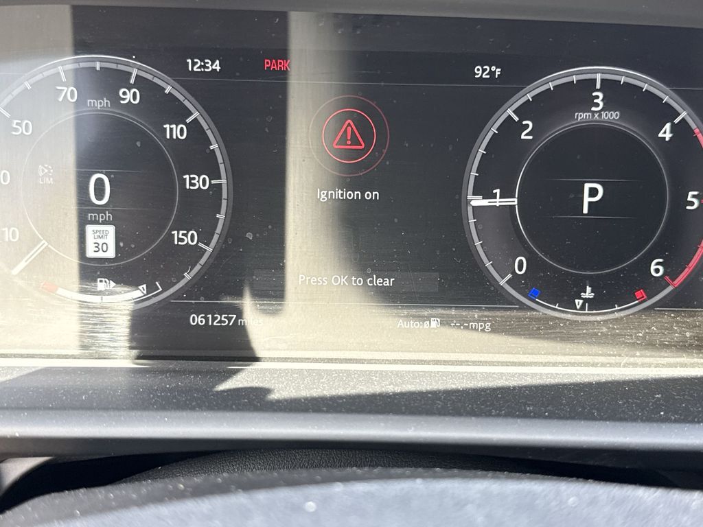 Thumbnail: 2018 Land Rover Discovery - 25