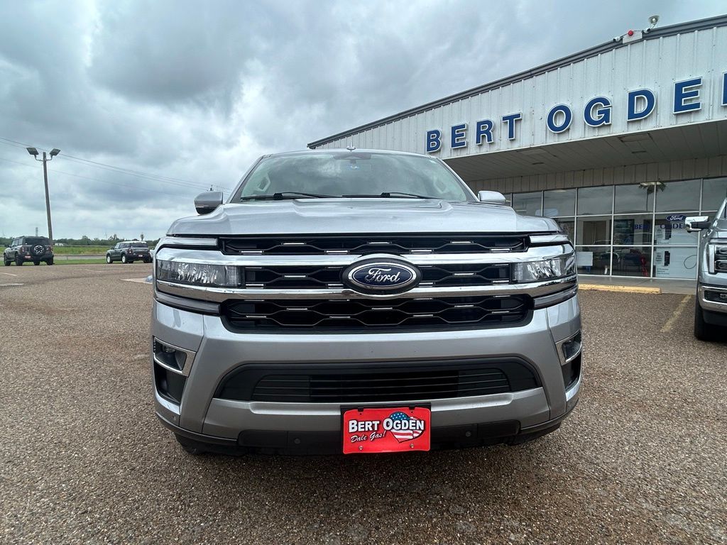 Used 2023 Silver Ford Limited image 2
