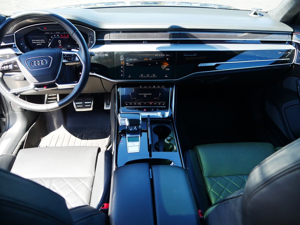Thumbnail: 2020 Audi S8 - 29