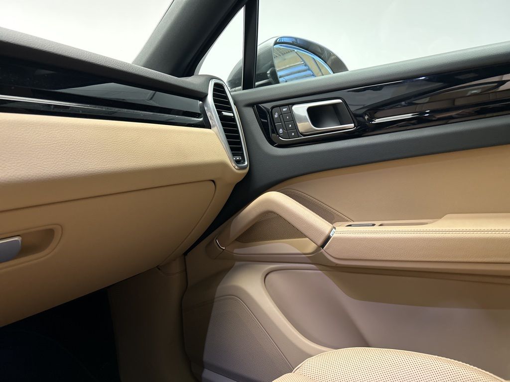 Thumbnail: 2023 Porsche  - 21