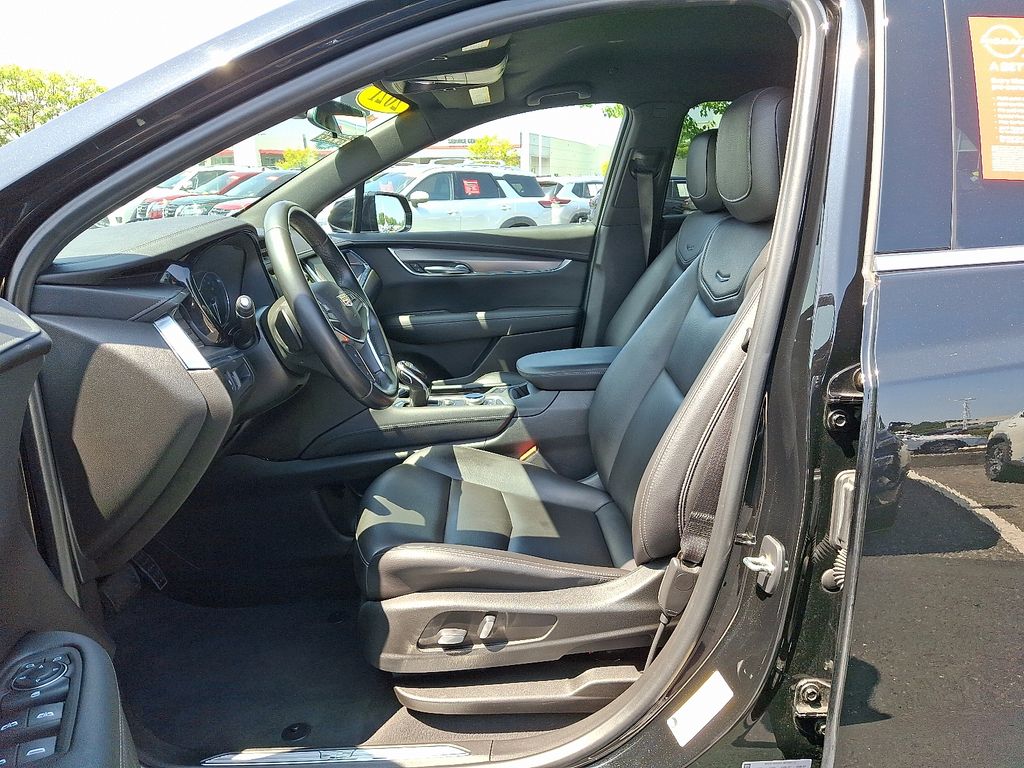 Thumbnail: 2021 Cadillac XT5 - 14