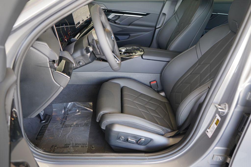 Thumbnail: 2026 BMW 5 Series - 11