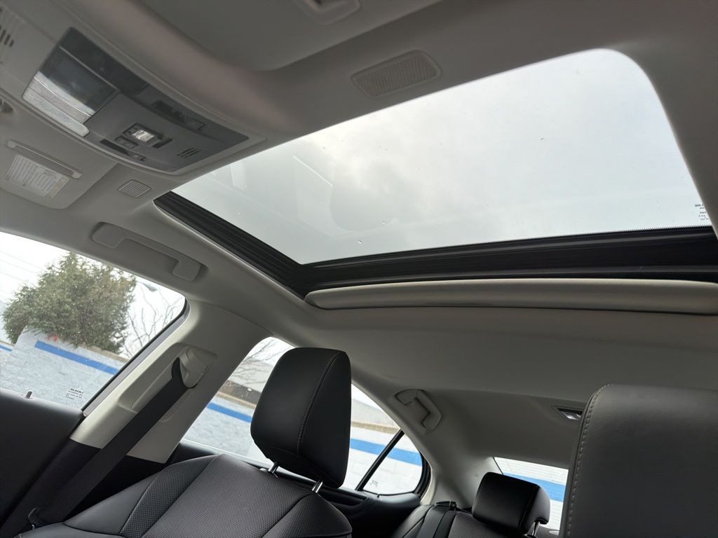 Thumbnail: 2022 Lexus ES - 11