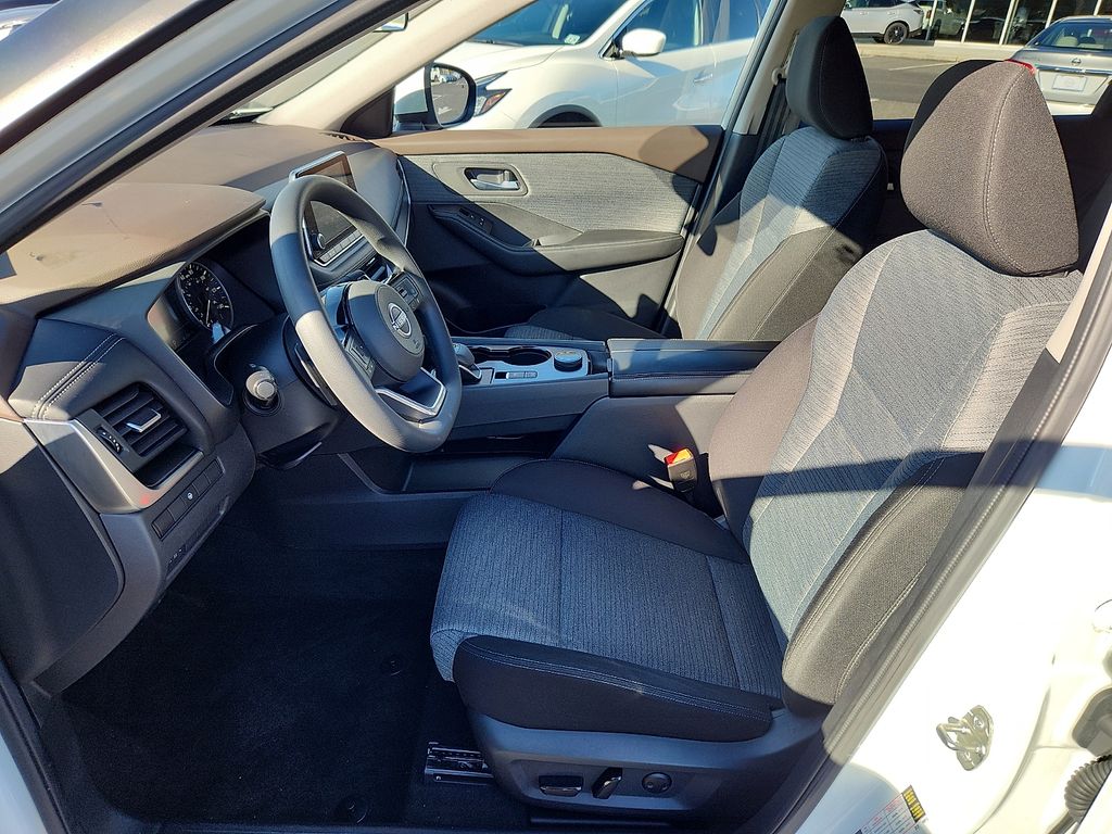 Thumbnail: 2023 Nissan Rogue - 14