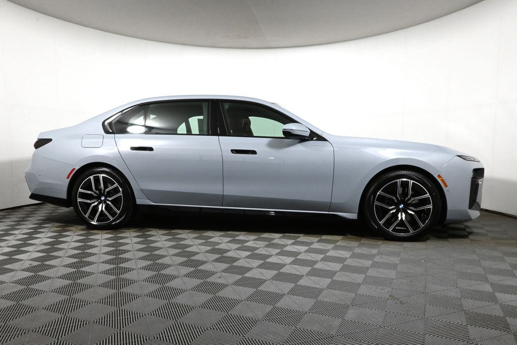 Thumbnail: 2025 BMW 7 Series - 8