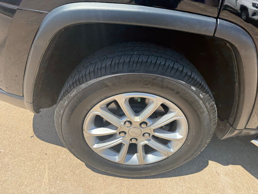 2021 Jeep Grand Cherokee Laredo E photo