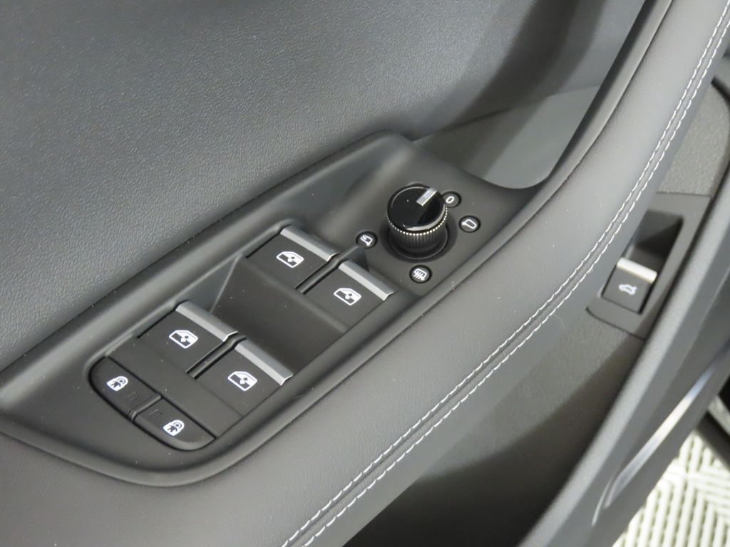 Thumbnail: 2026 Audi Q7 - 30