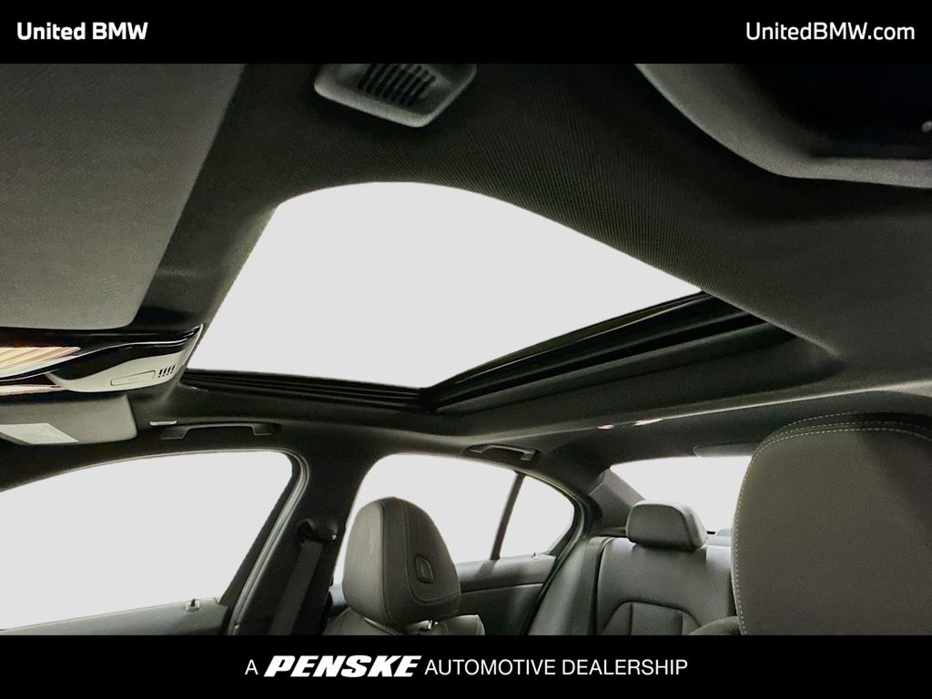 Thumbnail: 2025 BMW 3 Series - 12