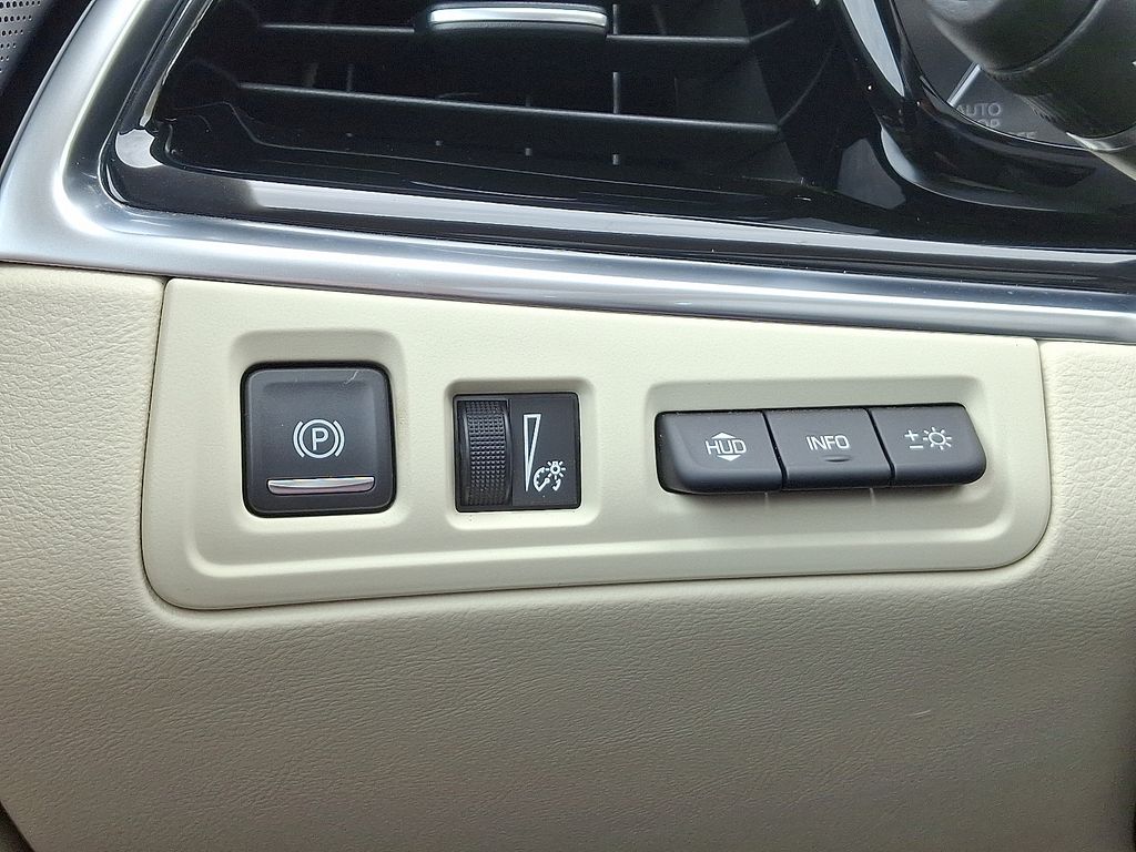 Thumbnail: 2025 Cadillac XT6 - 25