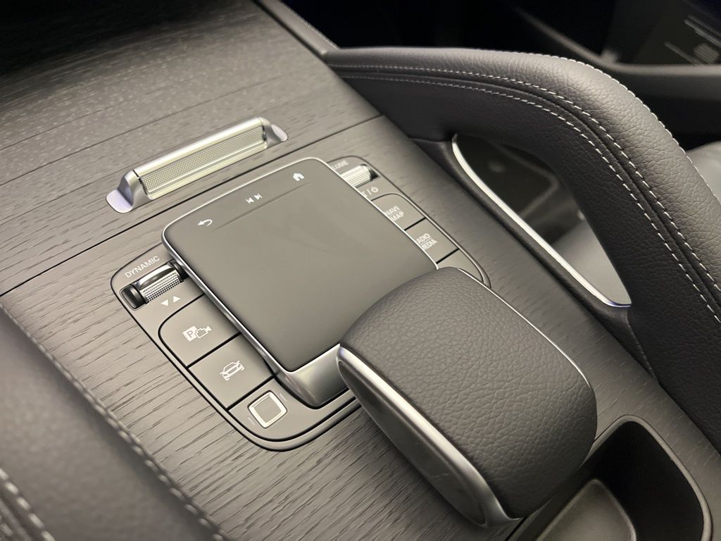 Thumbnail: 2026 Mercedes-Benz GLE - 21