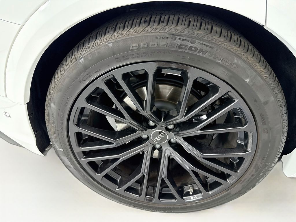 Thumbnail: 2025 Audi SQ8 - 32