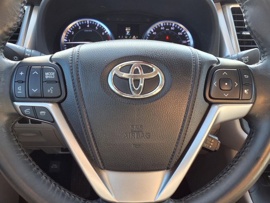 2014 Toyota Highlander XLE V6 Gray at Texan Dodge Chrysler Jeep Ram