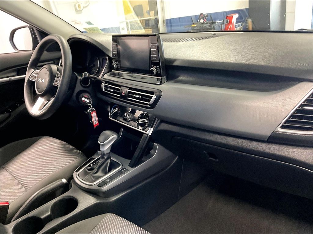 2023 Kia Seltos — photo 14