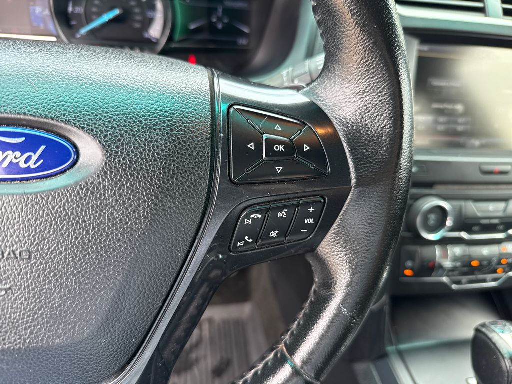2016 Ford Explorer XLT photo 12
