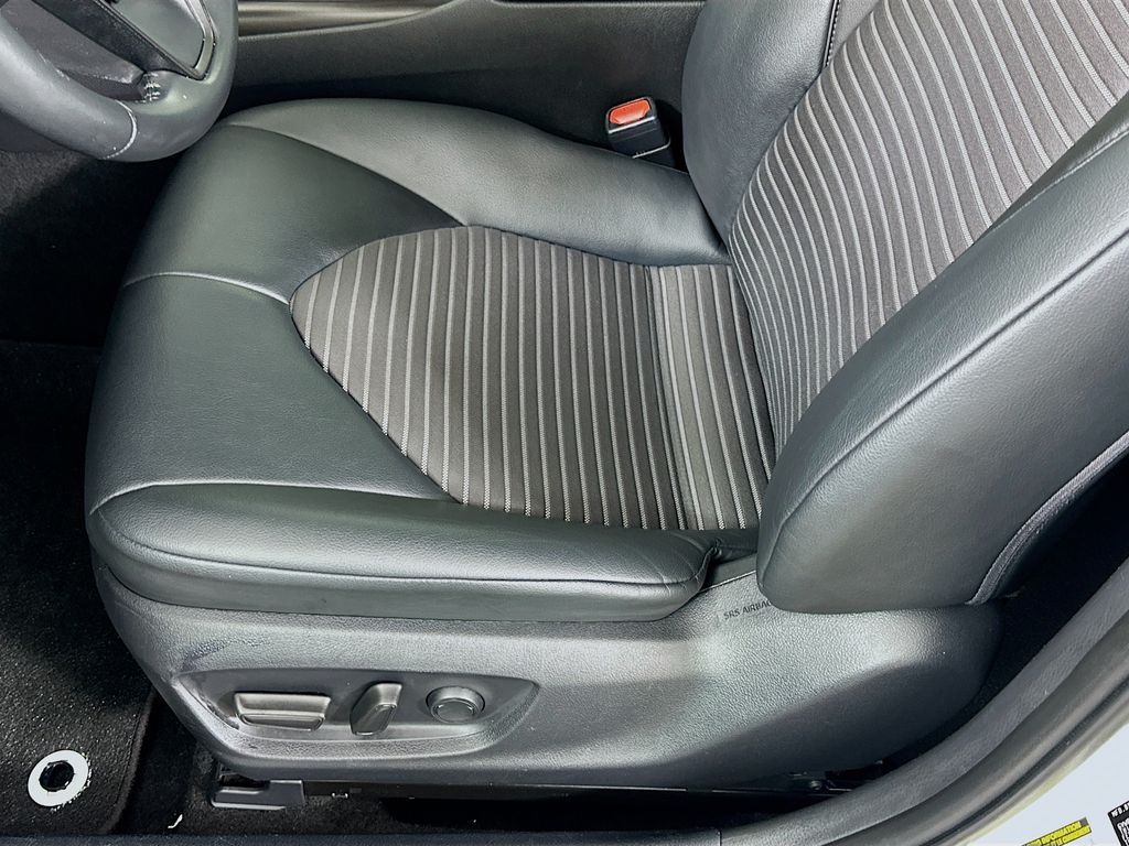 Thumbnail: 2022 Toyota Camry - 19