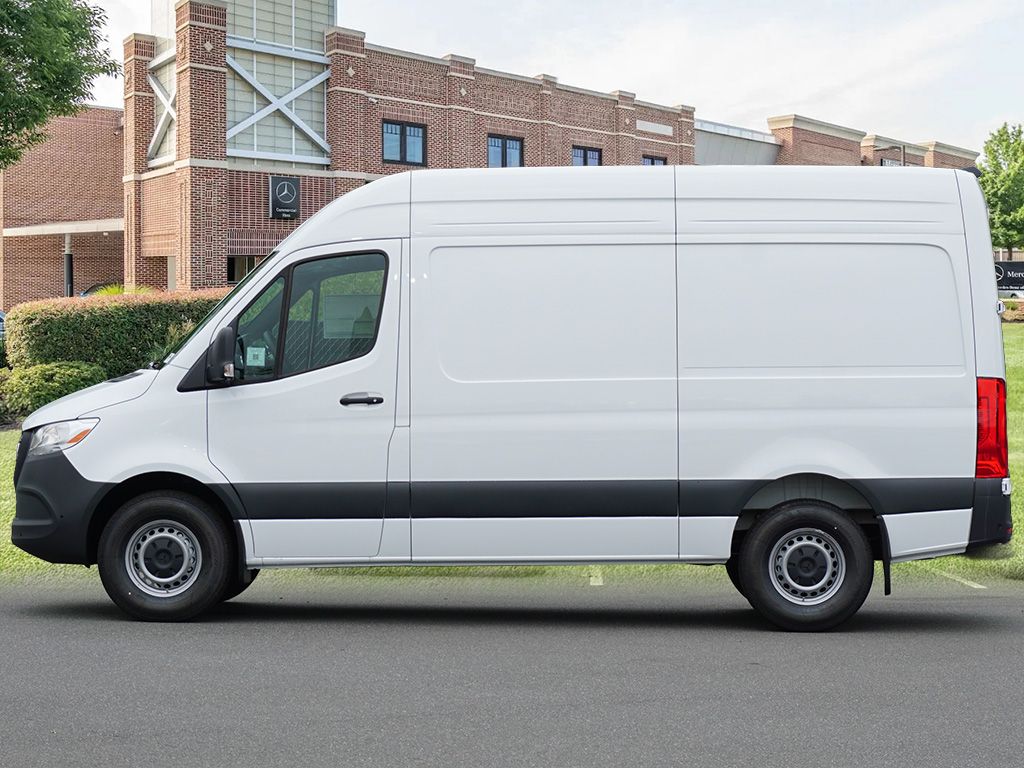 Thumbnail: 2025 Mercedes-Benz Sprinter - 8
