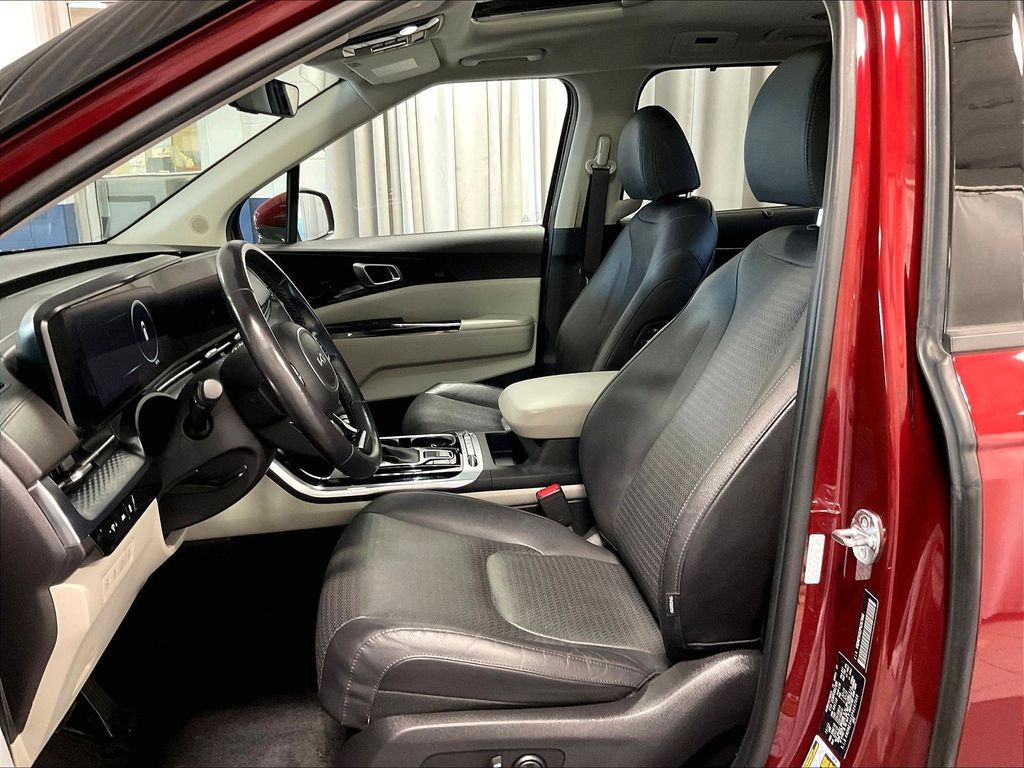 2023 Kia Carnival — photo 10