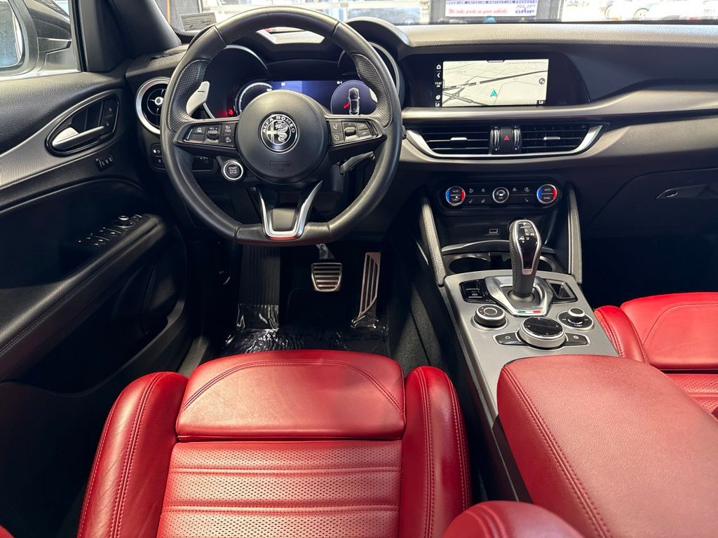 Used 2024 White Alfa Romeo Veloce image 19