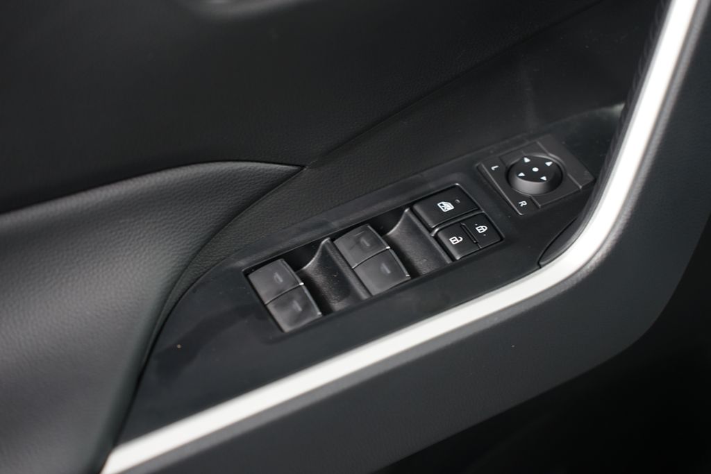 2025 Toyota RAV4 XLE 31
