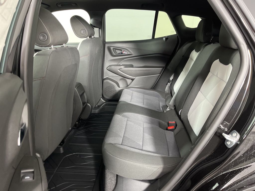 2025 Chevrolet Trax RS 23