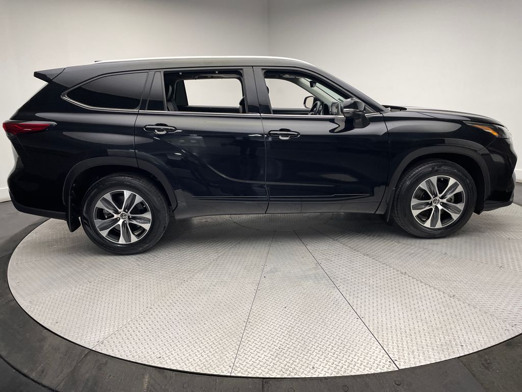 2022 Toyota Highlander XLE 4