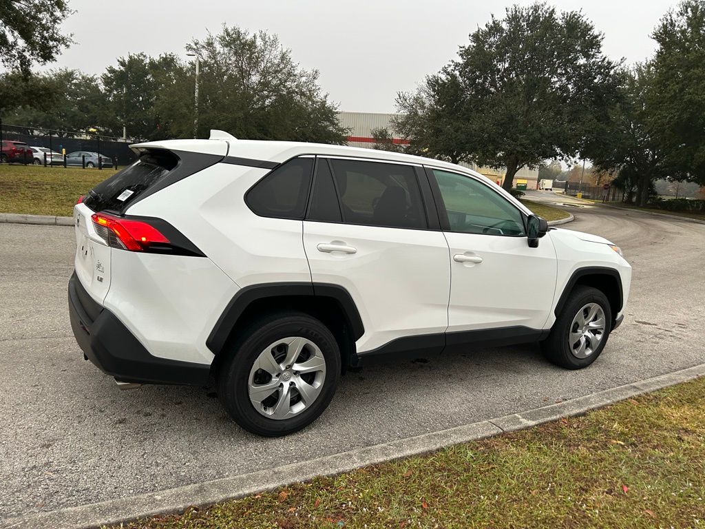 Thumbnail: 2022 Toyota RAV4 - 5