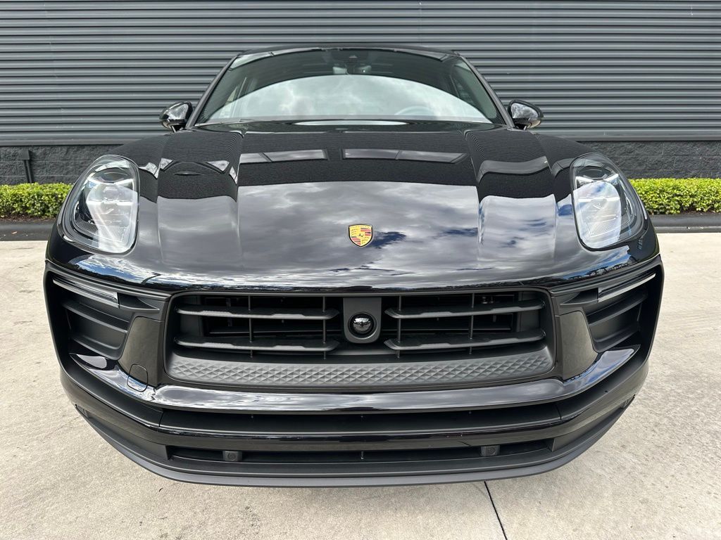 Thumbnail: 2026 Porsche Macan - 8