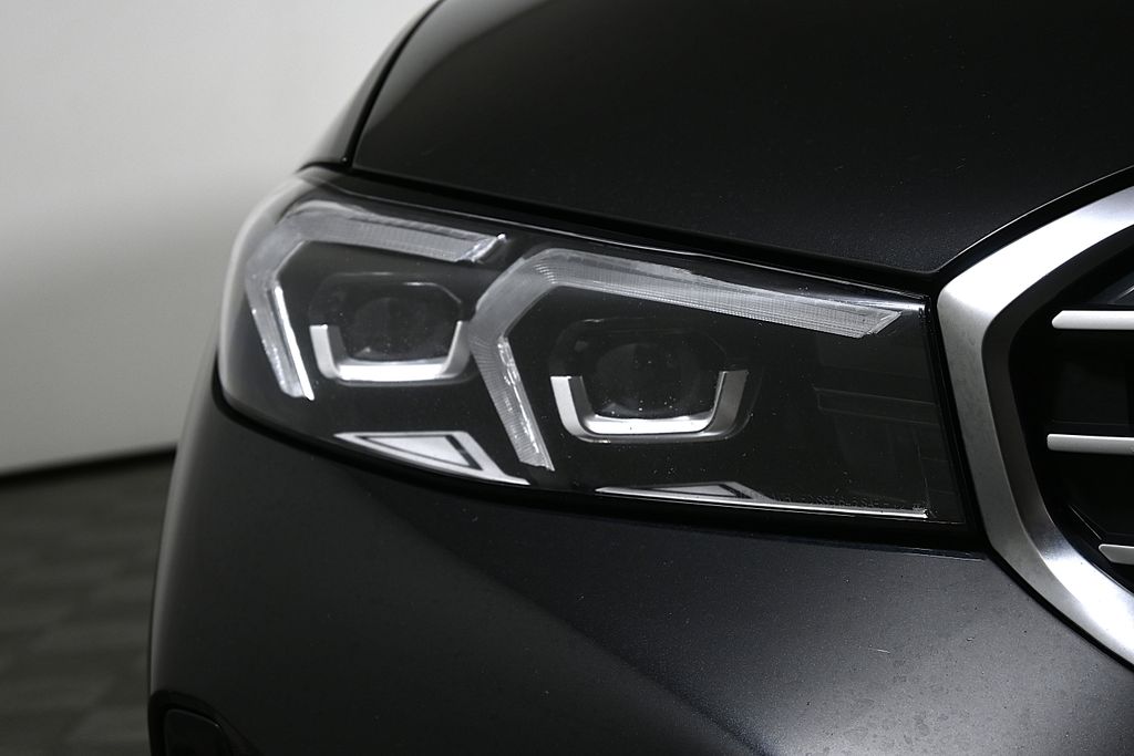 Thumbnail: 2024 BMW 3 Series - 11