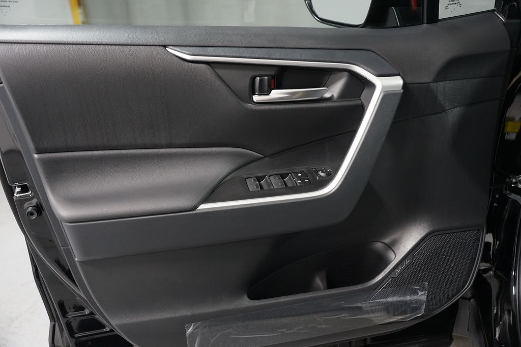 Thumbnail: 2025 Toyota RAV4 - 30