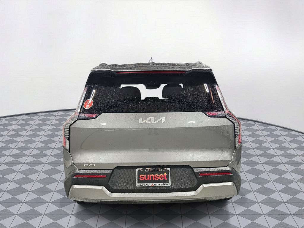 Used 2024 Gray Kia Wind image 8