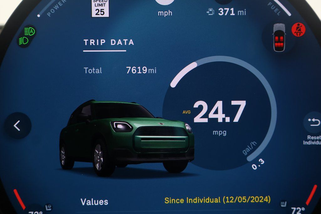 2025 MINI Cooper Countryman Base 17