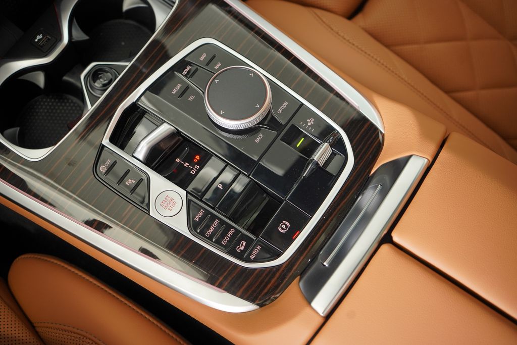 Thumbnail: 2026 BMW X7 - 19