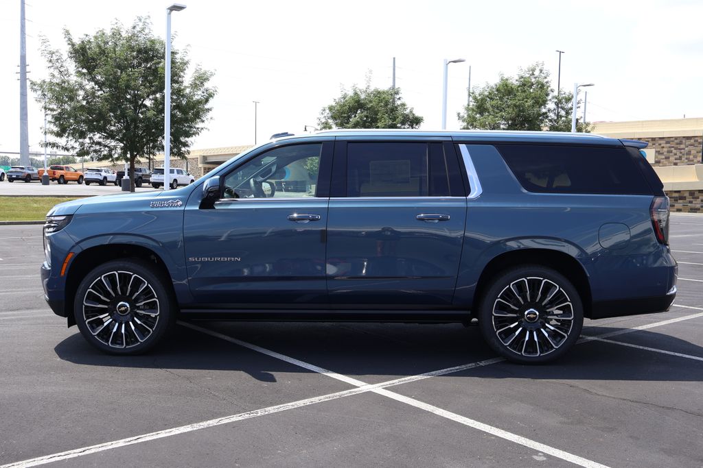 Thumbnail: 2025 Chevrolet Suburban - 4
