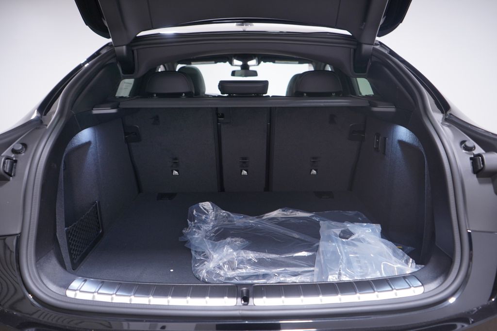 Thumbnail: 2025 BMW X4 - 13