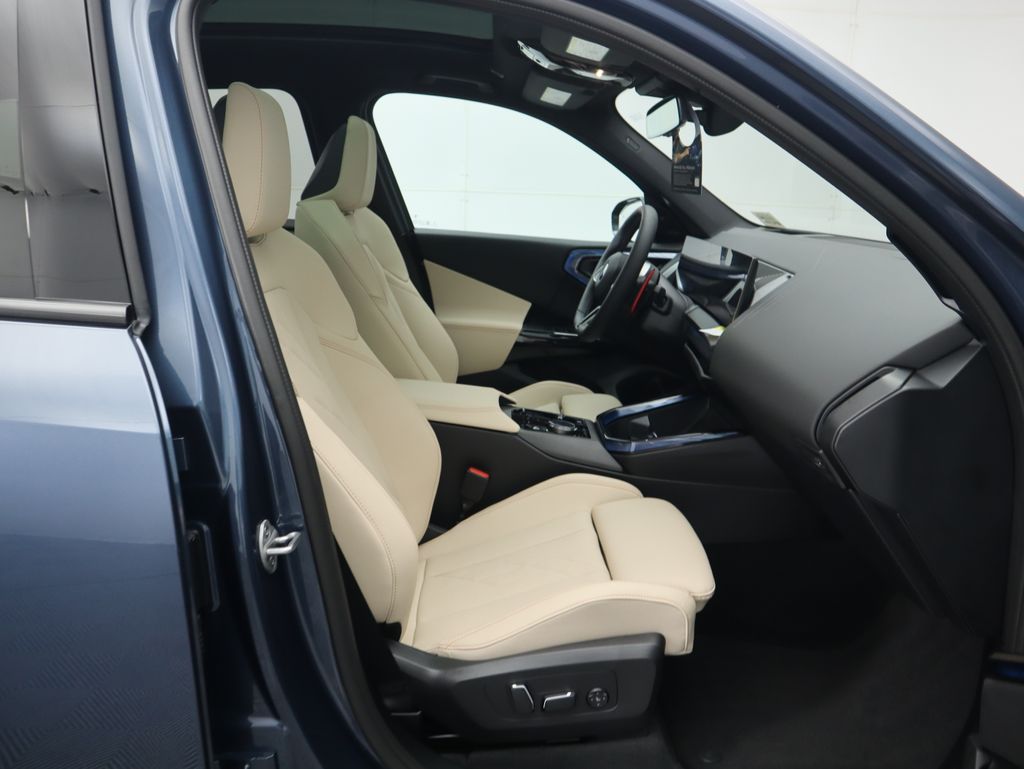 Thumbnail: 2025 BMW X3 - 22