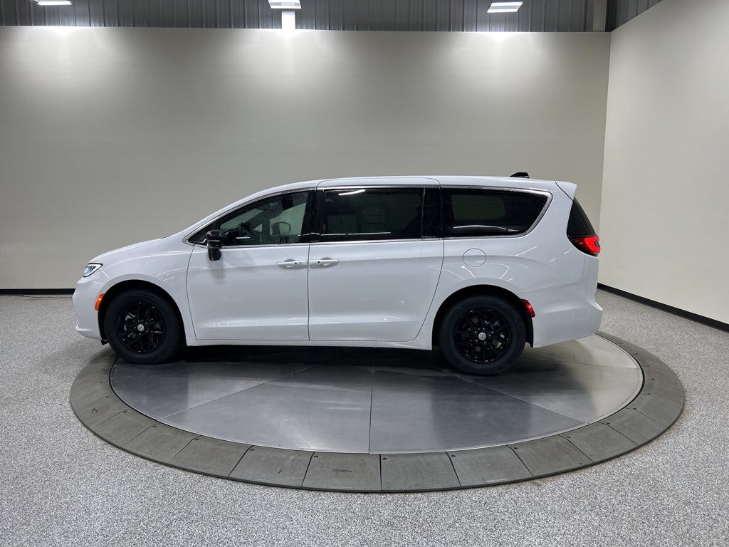 used 2025 Chrysler Pacifica car, priced at $31,741
