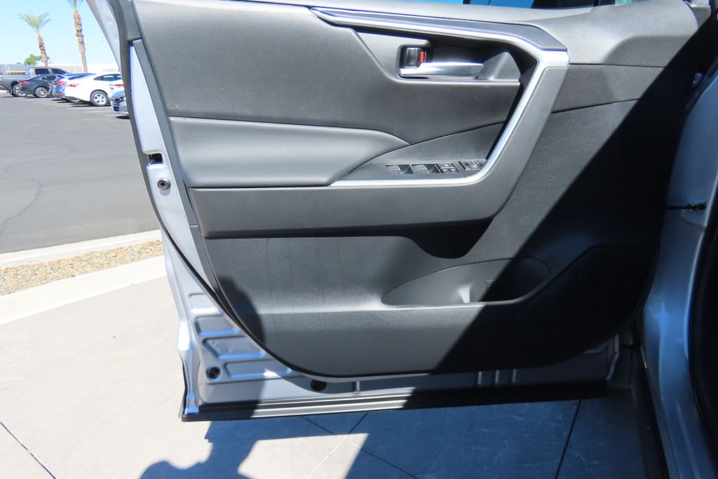 Thumbnail: 2025 Toyota RAV4 - 23