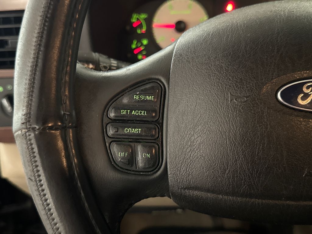 Used 2005  Ford Lariat image 20