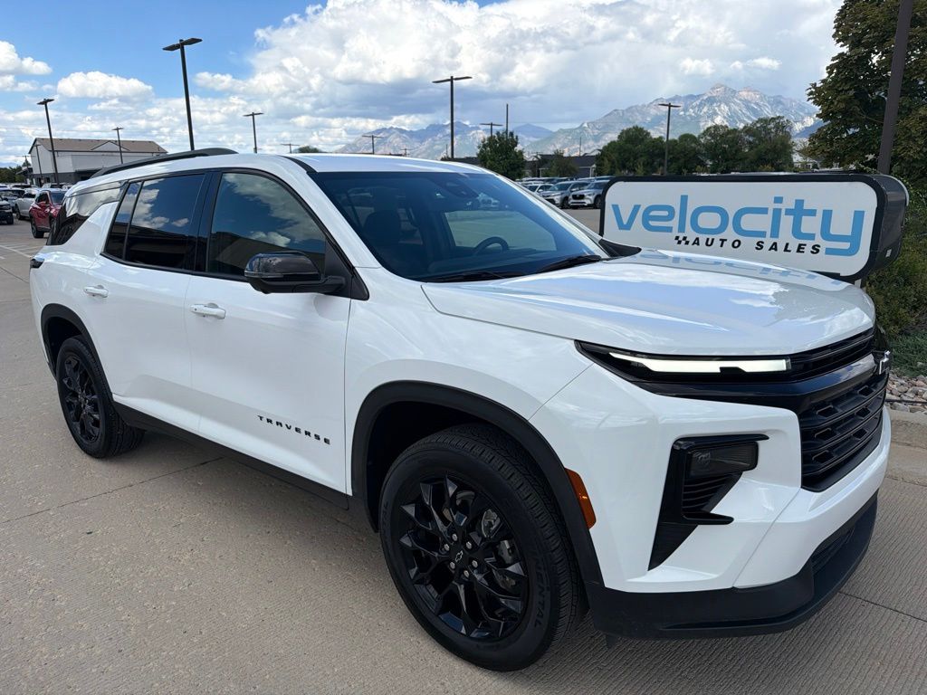 Summit White 2025 Chevrolet Traverse SUV / Crossover Four-Wheel Drive 8-Speed Automatic