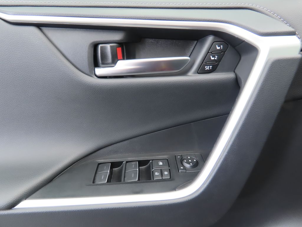 Thumbnail: 2025 Toyota RAV4 - 21