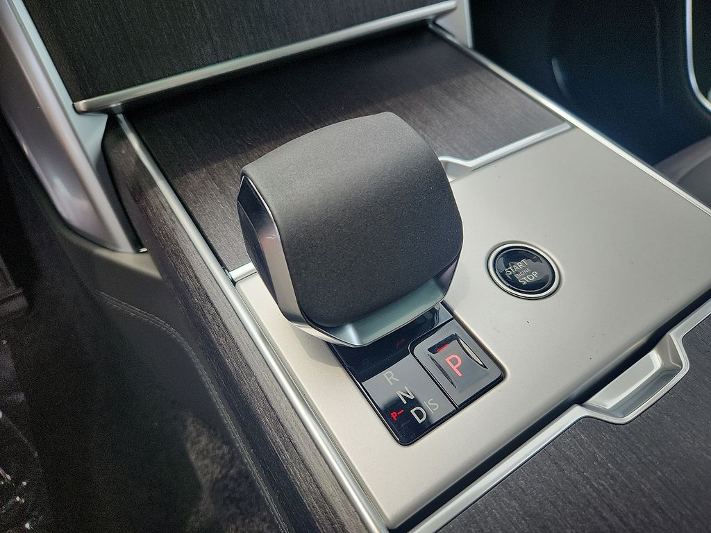 Thumbnail: 2025 Land Rover Range Rover - 7