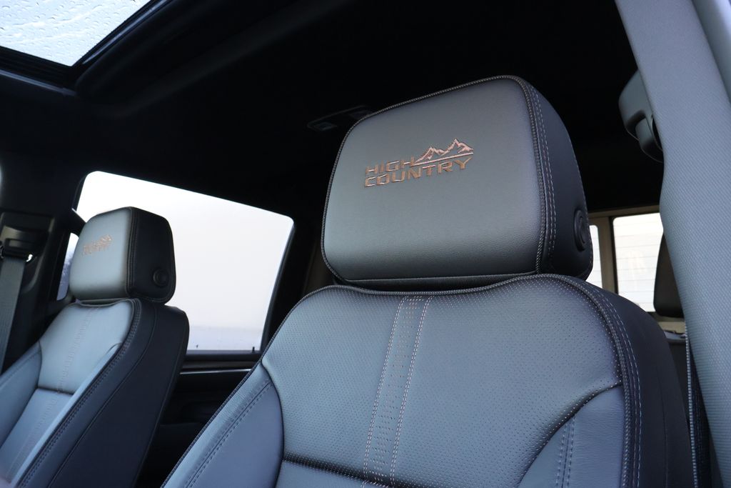 Thumbnail: 2025 Chevrolet Silverado 3500 - 17