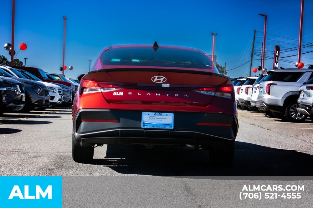 2025 Hyundai Elantra SEL Sport photo 3