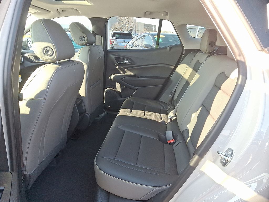 Thumbnail: 2026 Chevrolet Trax - 5