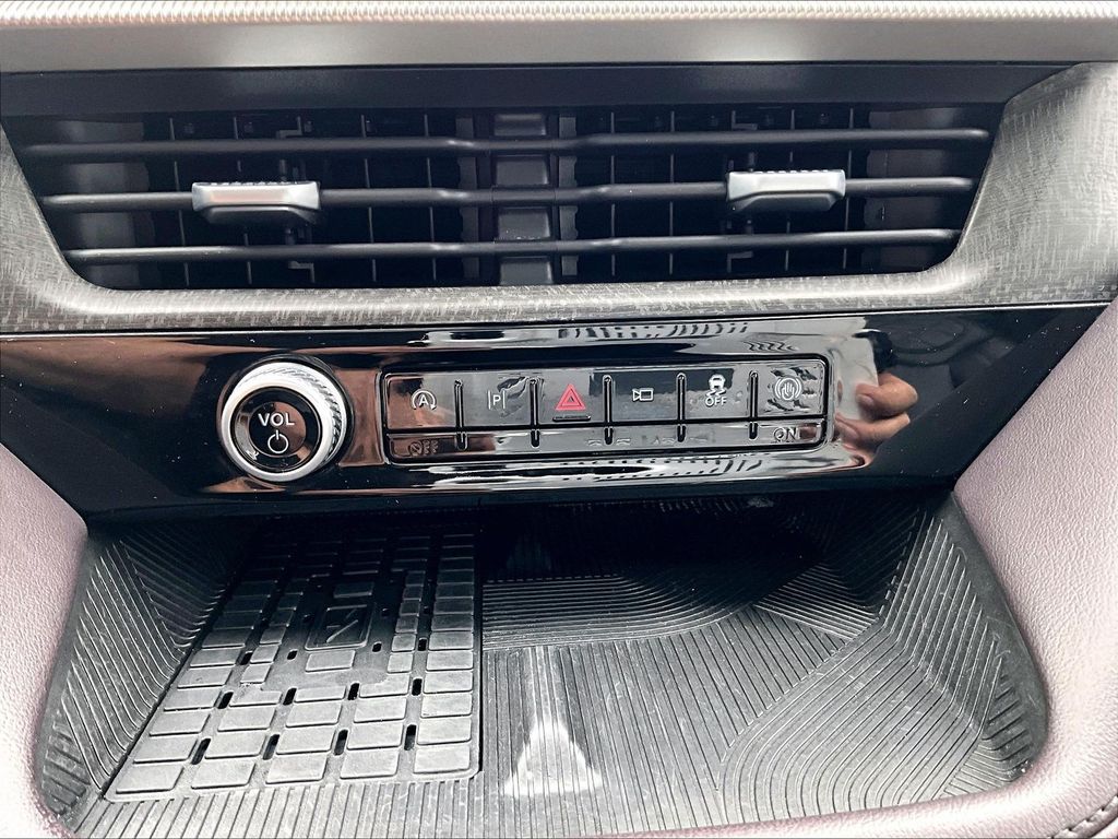 2025 Ford Explorer — photo 27