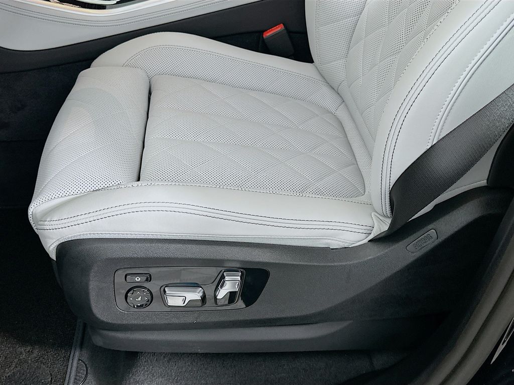 Thumbnail: 2026 BMW X5 - 21